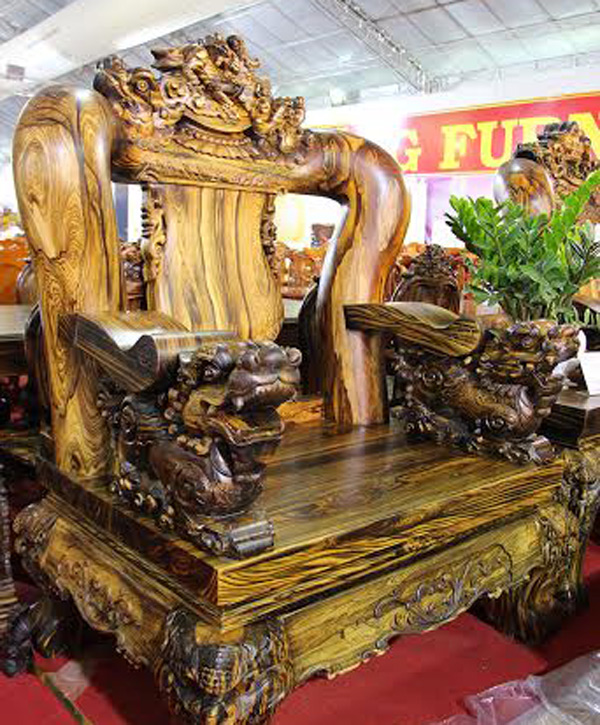 Bộ bàn ghế gỗ tự nhiên phòng khách kỳ lân hơn 2 tỷ